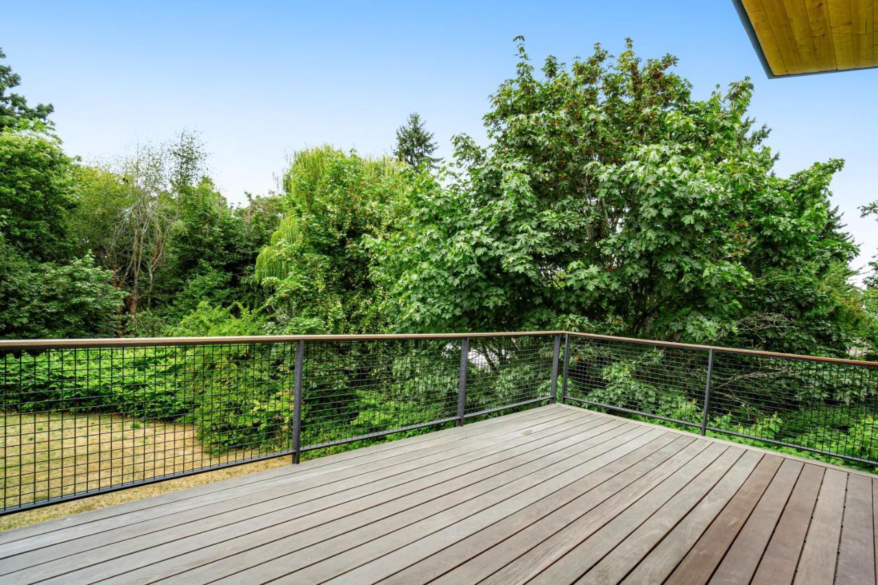 The Treehouse Hotel Seattle Exterior photo