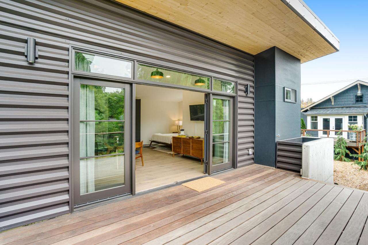 The Treehouse Hotel Seattle Exterior photo