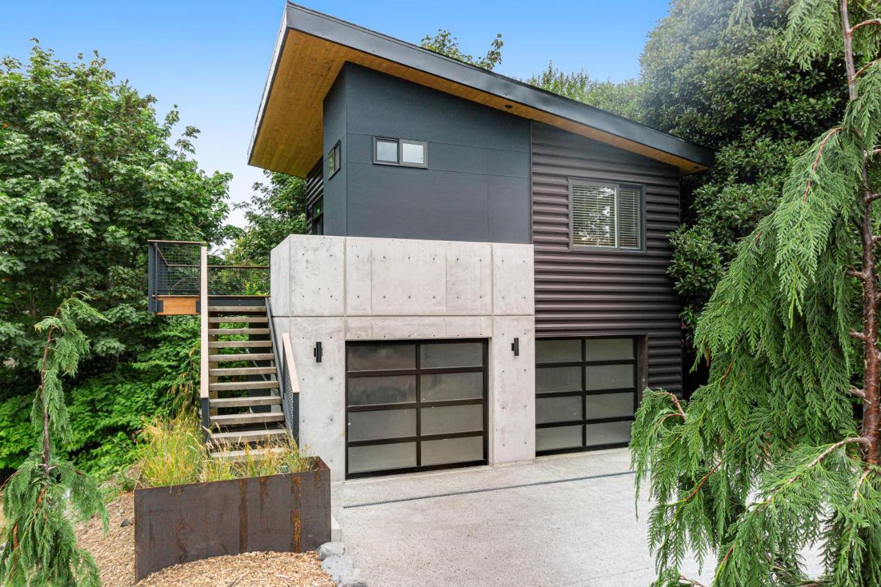 The Treehouse Hotel Seattle Exterior photo