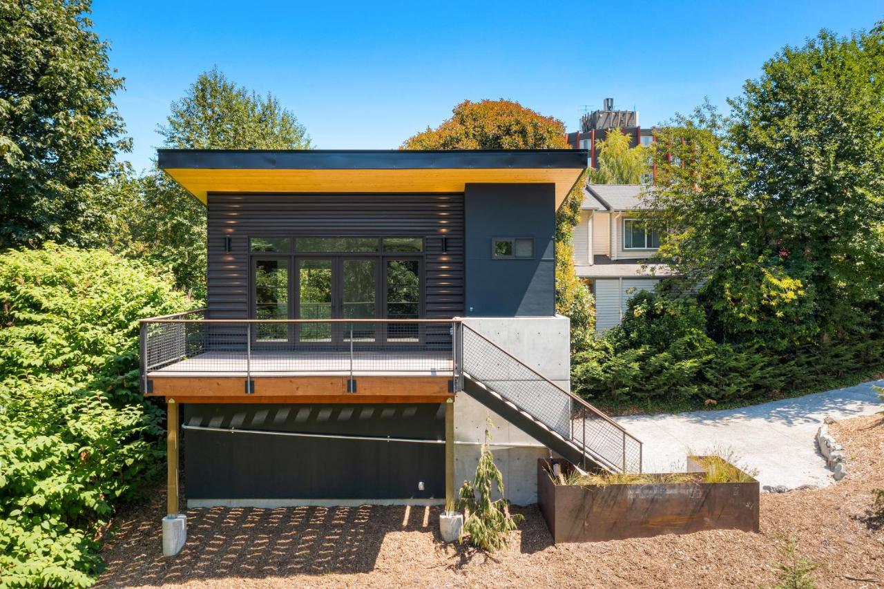 The Treehouse Hotel Seattle Exterior photo